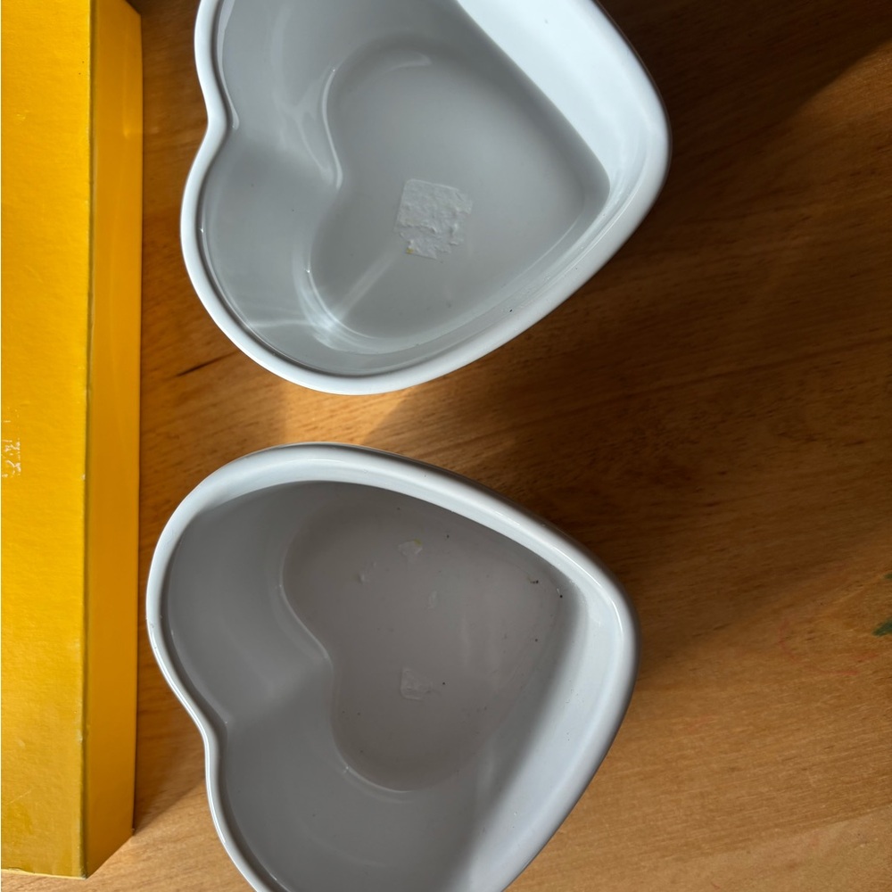 Le Creuset Ramequin d'Amour New in Yellow Box Set of 2 White Heart Ramekins - Picture 4 of 9